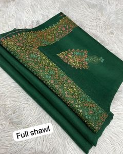 ผ้าคลุมไหล่แคชเมียร์ยาวสำหรับผู้หญิง แต่งลายปักดอกไม้ สีเขียวและสีเบจ แบบสองด้าน น้ำหนักเบา เหมาะสำหรับสวมใส่ในฤดูหนาวและใช้ในชีวิตประจำวัน - Product Image 5