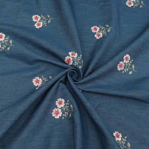 Tela vaquera bordada con telas de bordado de algodón y tela de lentejuelas para marcas de moda, fabricantes de prendas de vestir, suministro de exportación OEM - Product Image 2