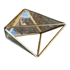 Terrarium แก้วหรือแจกันแก้วทรงเรขาคณิตสำหรับพืชในขนาดที่กำหนดเองและการออกแบบสำหรับการตกแต่งห้องนั่งเล่น - Product Image 1