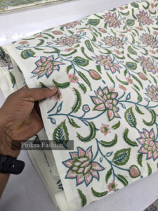 Fournisseur de textiles en vrac en coton pur imprimé à la main avec motifs floraux roses personnalisés, Inde - Product Image 2