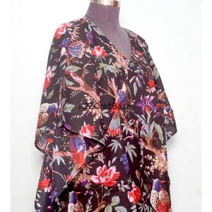 Vestido Maxi Bodycon de Algodón Ecológico Hecho a Mano con Estampado Floral Indio y Cuello en V - Diseño Sexy con Logotipo Frontal para Uso Diario y Ropa de Dormir para Mamás - Product Image 4