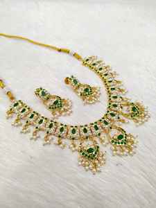 Ensemble de boucles d'oreilles collier AD en laiton pour femmes Combo de bijoux étincelants idéal pour les mariages, les festivals et les cadeaux - Product Image 4