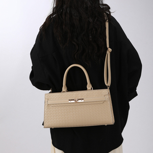 Bolso Tote Elegante Personalizado al por Mayor para Mujer, de Negocios y Viaje, con Diseño de Cuadrícula de Diamantes, de Cuero PU Tejido, con Cremallera, Gran Capacidad, para Hombro y Cruzado - Product Image 6