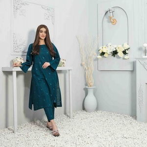 Costume de pantalon du Pakistan et indien pour femmes sur tissu Khaddar pour un usage quotidien vêtements décontractés et vêtements traditionnels - Product Image 4