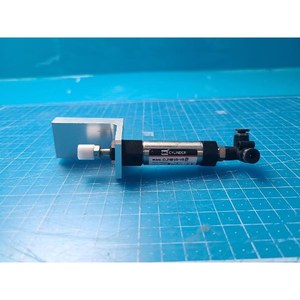 Cylindre pneumatique miniature SMC CJ1B15-15R, utilisé comme pièce détachée pour équipement semi-conducteur d'occasion - Product Image 3