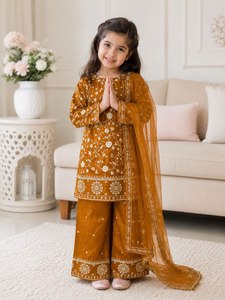 Ensemble Salwar Kameez brodé moutarde pour enfants, tenue ethnique pakistanaise avec dupatta pour filles, idéal pour fêtes et mariages - Product Image 3