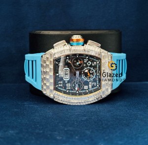 Reloj Cronógrafo Hip Hop con Diamantes de Corte Baguette con Claridad VVS y Correa de Goma Negra para Hombre - Product Image 1