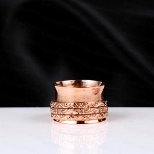 แหวนทองเหลืองลายดอกไม้แบบหมุนได้ ทำจากทองแดงแท้ ดีไซน์เว้ากว้าง งานแฮนด์เมด ผสมผสานโลหะสามสี เหมาะสำหรับการทำสมาธิ - Product Image 3
