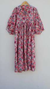 Robe en gaze de coton à motifs floraux : Col profond, imprimé en bloc - Product Image 5