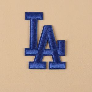 Écussons brodés 3D haute définition personnalisables en chenille écologique pour casquettes, avec logo d'équipe bleu et blanc, motifs sportifs et cœurs - Product Image 4