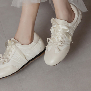 Chaussures plates Ann'S pour femmes en cuir véritable à bout rond, avec fermeture à nouer, nœud, talon bas décontracté, semelle extérieure en caoutchouc, blanches, toutes saisons - Product Image 2