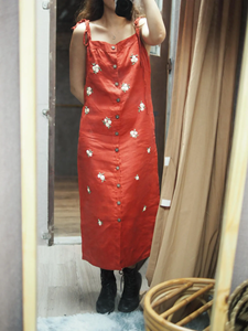Robe midi boutonnée en lin rouge brodée de fleurs, élégante, sans manches, robe d'été décontractée pour femmes - Product Image 1