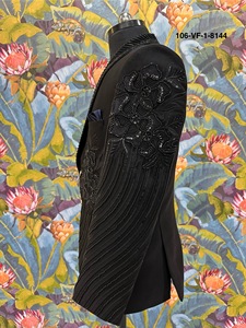 Blazer de smoking noir de jais TR Lachka Base avec revers châle Nightfall Bloom et motif floral 3D en médaillon à code ondulé - Product Image 1