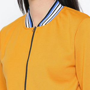 Veste de baseball pour femme personnalisée en cuir chenille avec manches en cuir et patch brodé de lettres - Product Image 6