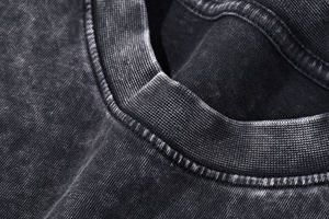 T-shirt en coton 100% de haute qualité 240 g/m², effet délavé (snow/acid wash), avec logo frontal, tricoté, col ras du cou, coupe oversize et épaules tombantes, style vintage - Product Image 3