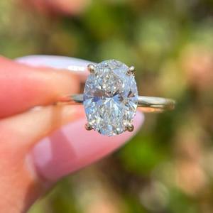 Anillo de Compromiso Lurba Jewels para Mujer, Oro Amarillo de 14K, Corte Ovalado, Diamante Cultivado en Laboratorio, Certificado IGI, con Halo Oculto, Moderno - Product Image 1