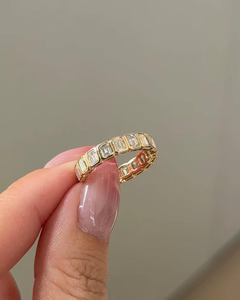 Anillo de Moissanita con Corte Baguette, Anillo de Eternidad, Anillo de Lujo Apilable de Oro para Boda, Anillo de Moda - Product Image 2