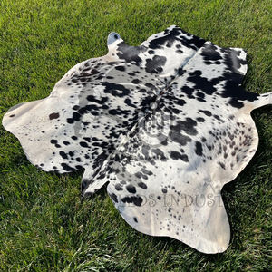 Alfombra Antideslizante de Piel de Vaca con Pelo Brasileño Auténtico en Tonos Blanco y Negro para Acampar al Aire Libre y para Picnic - Product Image 5