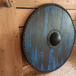 Grand bouclier viking en bois rond, design nordique, bouclier en bois artisanal pour costume historique et décoration murale - Product Image 4