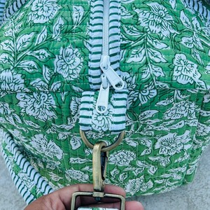 Bolsa de Viaje Tipo Weekender con Estampado Floral, Cierre de Cremallera, Gran Capacidad, Bolsa de Hombro - Product Image 2