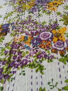 Cubrecama Estampado Floral con Aves, Estilo Bohemio, Moderno, para Todas las Estaciones, de Algodón, Patchwork, Hecho a Mano en Rajasthan, Blanco y Azul, para el Hogar - Product Image 4
