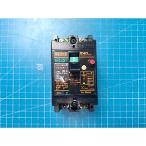 Interruptor Diferencial Fuji EG32F 20A Usado Como Está, Piezas de Equipos Semiconductores de Época - Product Image 1