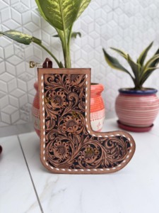 Nouveauté : Chaussette de Noël en cuir artisanal pour la famille, à suspendre au sapin ou au foyer, et sac cadeau pour la décoration de fête - Product Image 1