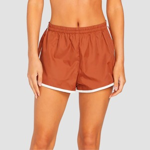 Shorts de yoga et de sport pour femmes de haute qualité à double couche avec short de compression intégré, cordon de serrage, taille élastique et poches latérales - Product Image 1