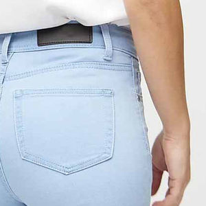 Trendy women denim shorts featuring breathable fabric and fashionable streetwear style for summer outfits. - Product Image 4