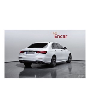 <span class=keywords><strong>Mercedes</strong></span>-Benz <span class=keywords><strong>E220d</strong></span> 4MATIC <span class=keywords><strong>AMG</strong></span> Line Diesel berline 2023 avec sièges en cuir et caméra de recul - Product Image 2