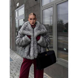 Chaqueta de Invierno Vintage para Mujer Nesta Sports, Talla Grande, Estilo Corto, con Cuello de Piel Sintética de Zorro Extra Grande y Mangas Largas - Product Image 1