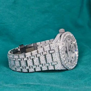 Montre à quartz en acier inoxydable de luxe VVS Moissanite la plus vendue pour hommes avec cadran en verre, résistante à l'eau, couleurs personnalisées - Product Image 1