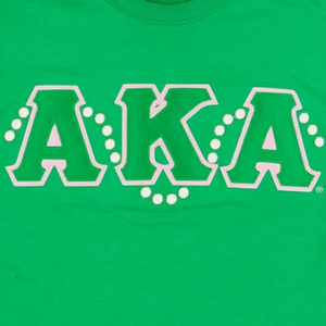 Camiseta AKA Green Pearl con letras griegas adornadas, cuello redondo, informal para mujer, color verde - Product Image 6