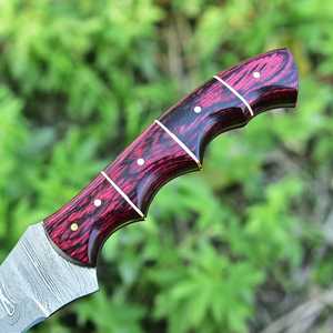 Couteau artisanal de 7 pouces en acier Damas à motif torsadé, qualité industrielle professionnelle, extra-affûté, avec fourreau en cuir écologique - Product Image 3