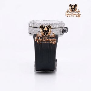 Montre-bracelet à quartz haut de gamme pour homme avec un profil de lunette étagée, un bracelet en caoutchouc profilé et des index modernes - Product Image 5