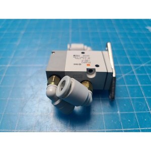 SMC SYJA512-M5-F โซลินอยด์วาล์วนิวแมติก 5 พอร์ต ใช้เป็นอะไหล่อุปกรณ์เซมิคอนดักเตอร์รุ่นเก่า - Product Image 2