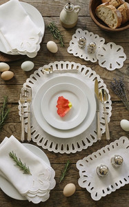 Lot de sets de table ronds brodés en coton blanc vintage, personnalisables, lavables, pour la maison, l'hôtel et les mariages - Product Image 3