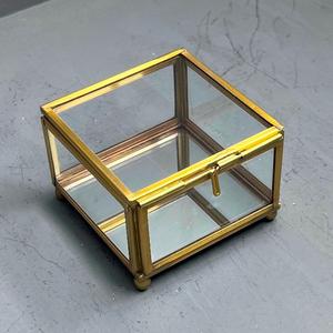 Boîte à bijoux décorative en laiton/verre, boîte à bijoux de forme unique pour bagues et colliers, rangement de table - Product Image 2