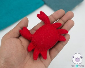 Crabe en feutre rouge et laine, ornements en feutre et fil, mobile marin, porte-clés, jouet d'éveil pour enfant - Product Image 3