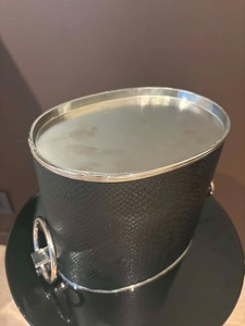 Refroidisseur à vin noir et argenté pour restaurants, hôtels et fêtes – Seau à boissons élégant pour table, fabriqué en Inde - Product Image 6