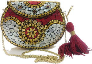 Pochette en métal vintage indienne faite à la main par des artisans indiens ton or et argent avec poignée gravée sacs à bandoulière - Product Image 3