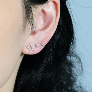 Pendientes de botón de oro rosa macizo de 14K con diamantes cultivados en laboratorio, diseño de mariposa, corte marquesa, triple racimo, para cartílago/concha, joyería para fiesta de compromiso - Product Image 3