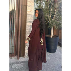 Conjunto de Traje de Fiesta para Mujer de Diseño con Top Bordado, Pantalón y Dupatta, 100% Poliéster Crepé con Trabajo de Lentejuelas - Product Image 4