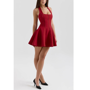 เวเนซา เรด ฮาลเตอร์ เนค มินิเดรส ทรงคอร์เซ็ทแบบมีโครงสร้าง ดีไซน์คอร์เซ็ทแบบมินิและคอแบบผูกเชือก - Product Image 2