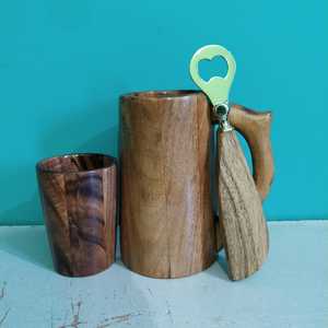 Taza de madera de acacia hecha a mano con abridor de botellas, taza rústica natural para el hogar y el bar a precio económico. - Product Image 1