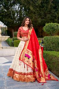 Lehenga Choli de seda suave Paithani con tejido Zari y lentejuelas, semicosturado - Product Image 5