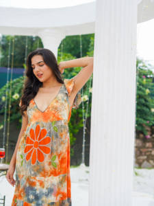 Robe maxi florale pour femmes, style bohème, longue robe d'été avec col en V, parfaite pour les vacances, décontractée et pour les soirées - Product Image 2