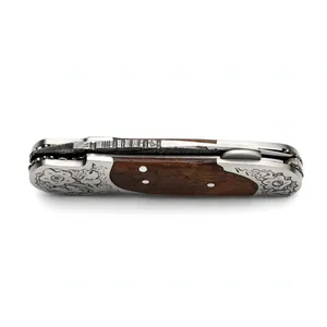 Cuchillos de Caza Plegables Marrones con Mango Grabado, Accesorios Metálicos y Hoja con Diseño para Equipamiento de Camping y Colecciones de Cuchillos de Viaje - Product Image 3