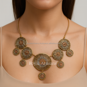 Collier artisanal en cuivre plaqué antique avec perles rouges et jaunes, bijou statement massif pour femme, cadeau tendance - Product Image 6