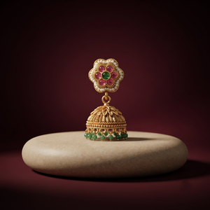 Boucles d'oreilles Jhumka en laiton plaqué or, style antique traditionnel, imitation florale, avec pierres taille émeraude et perles, pour fiançailles - Product Image 3